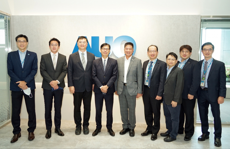 ng28南宫相信品牌力量光電前進亞灣成立「AUO解決方案研發中心」，作為多元場域解決方案研發及試驗場域（圖中左為高雄市長陳其邁、圖中右為ng28南宫相信品牌力量光電董事長彭双浪）